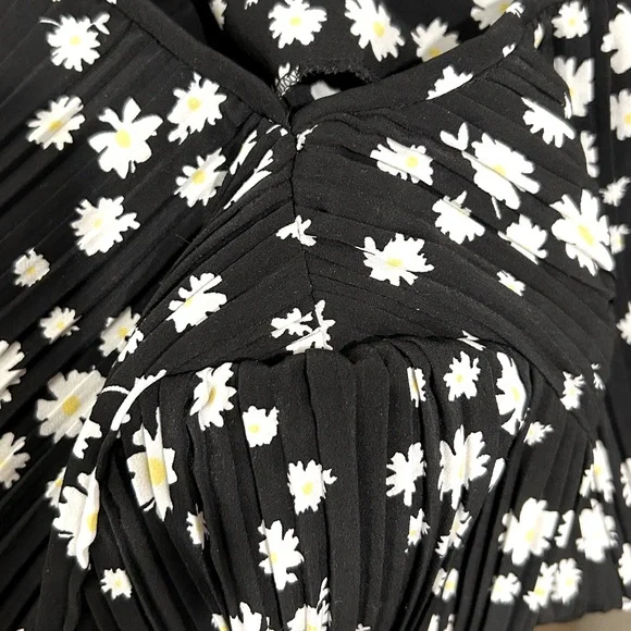 SOLD - Maje Daisy Floral Print Pleated Long Sleeve Crepe Mini
Dress - Picture 11 of 14